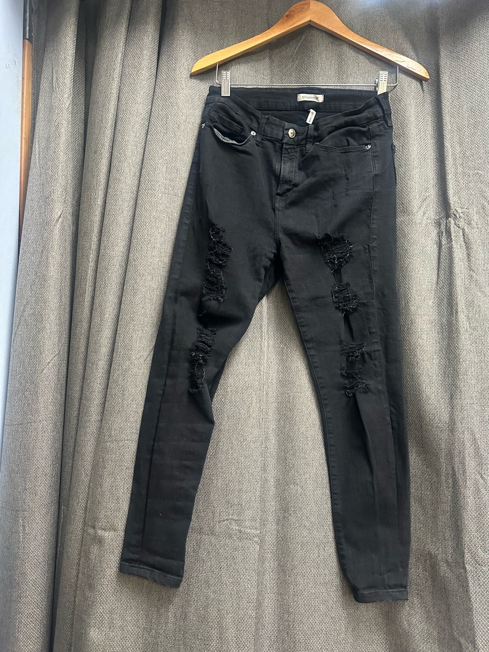 Black Distressed Women’s Jeans